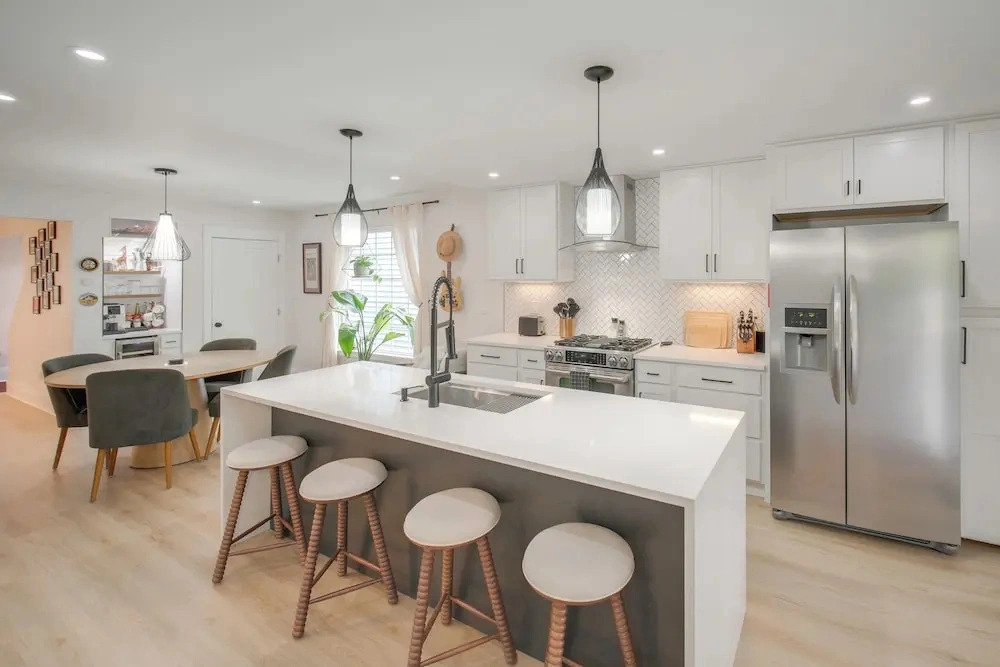 Tremont Retreat w/ Putting Green Near Downtown
