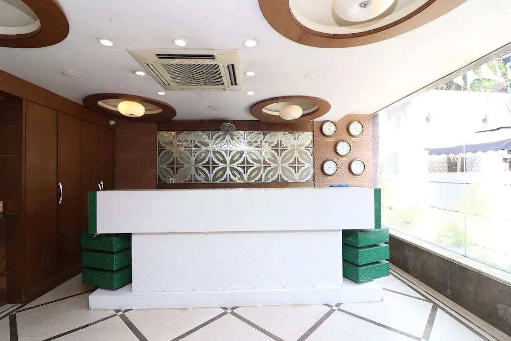 Capital O 1138 Hotel Emerald
