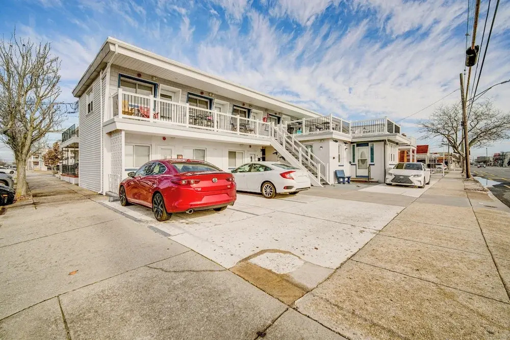 Half-block to Beach & Conventions: Wildwood Studio