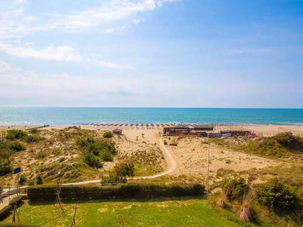 Apartment With one Bedroom in Calambrone, With Wonderful sea View, Shared Pool, Enclosed Garden - Near the Beach