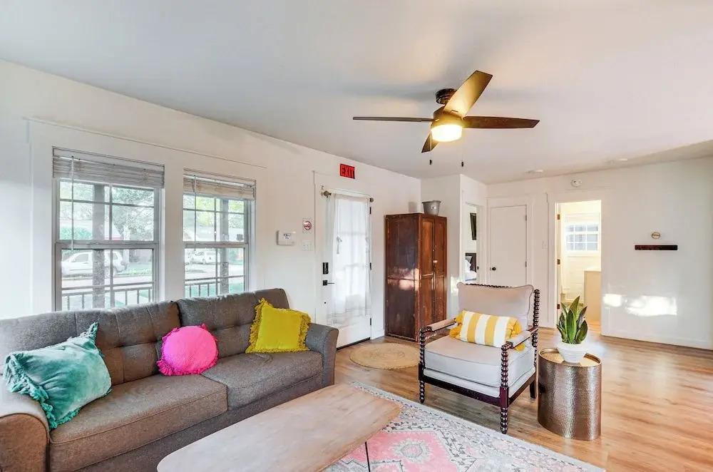 Chic Home ~ 2 Mi to TTU w/ Grill & Yard in Lubbock
