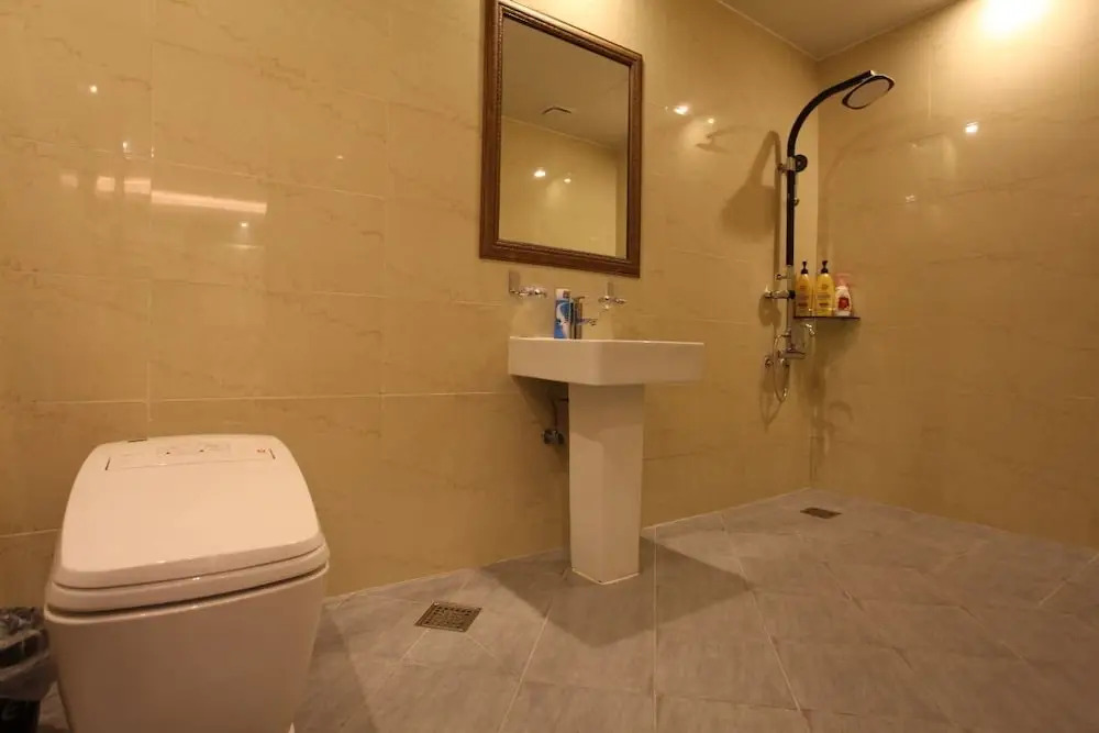 S Petite Hotel