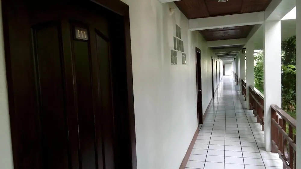 Thongpaeka Hotel