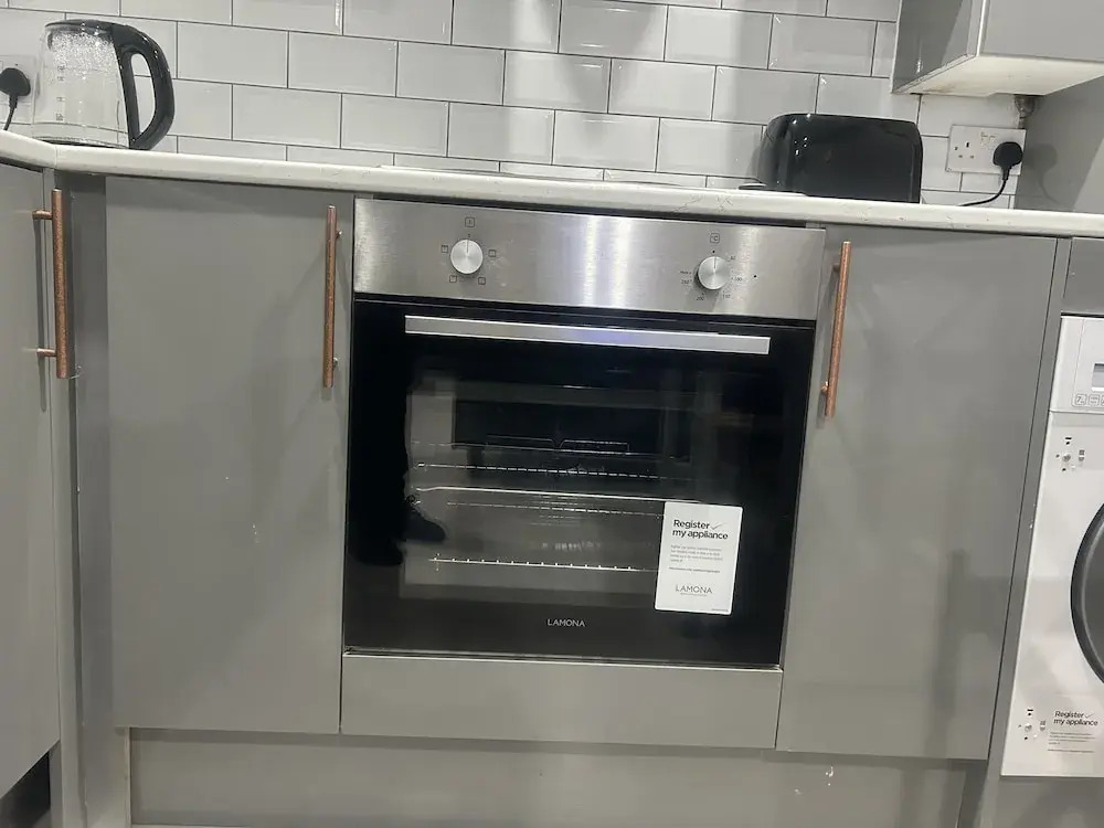 Private Luxury Apartment - Free Parking & Wi-fi