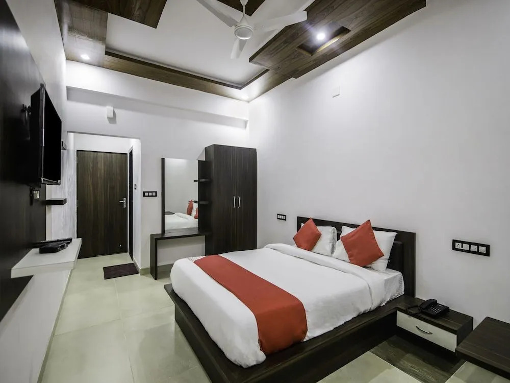 OYO 25084 Hotel Jai Hind
