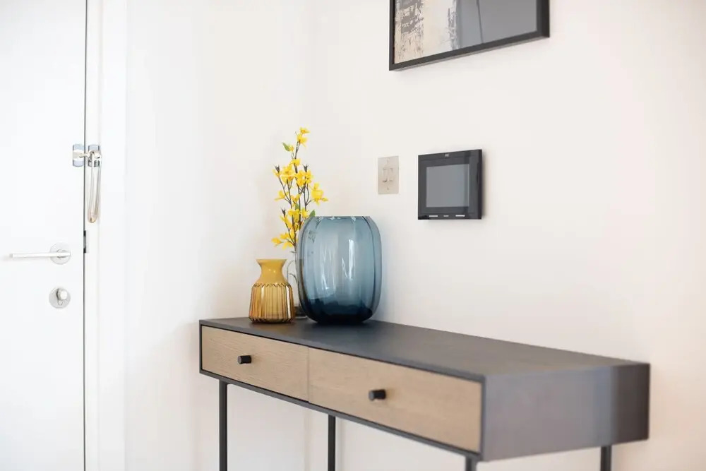 Stylish Studio Apartment With River Views in Londons Bustling Docklands
