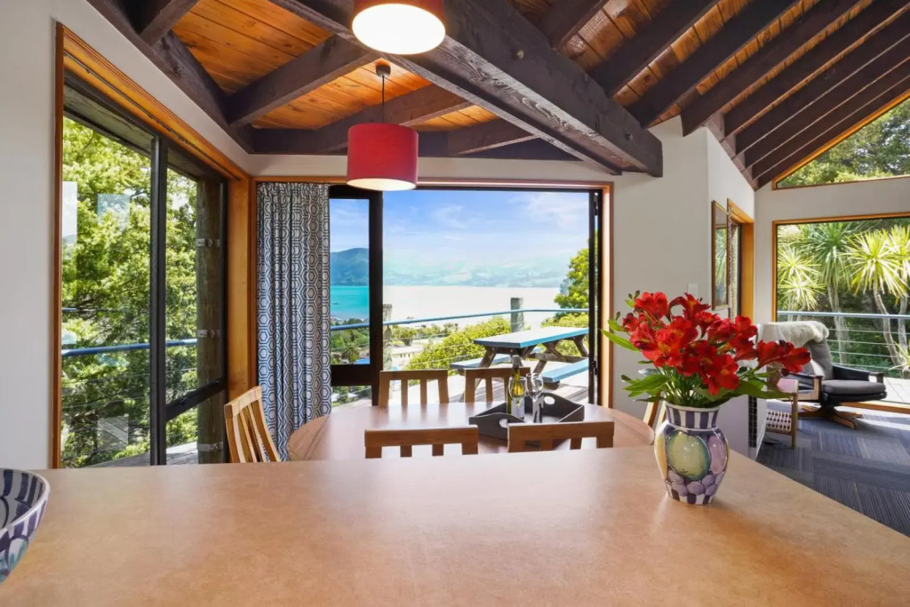 The Tree House - Akaroa Holiday Home