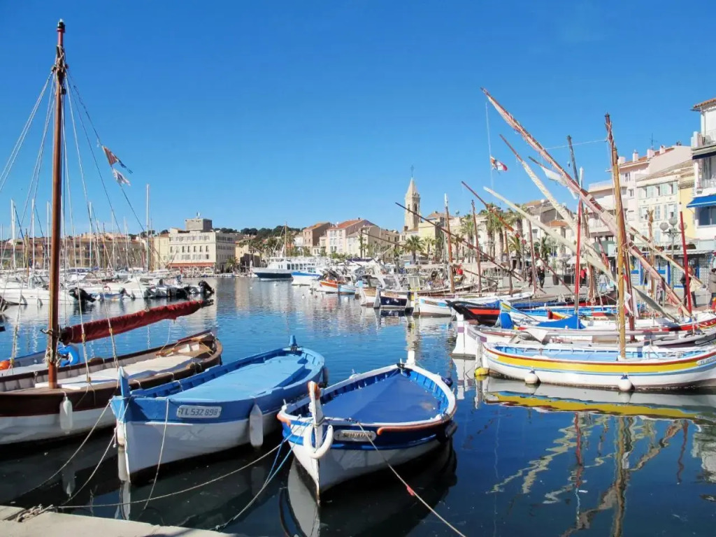 Holiday Home Baie de Bandol - SAY110