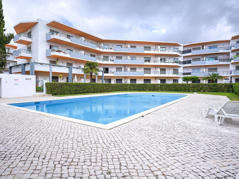 Excellent one Bedroom Apartment in Meia Praia, With Communal Pool