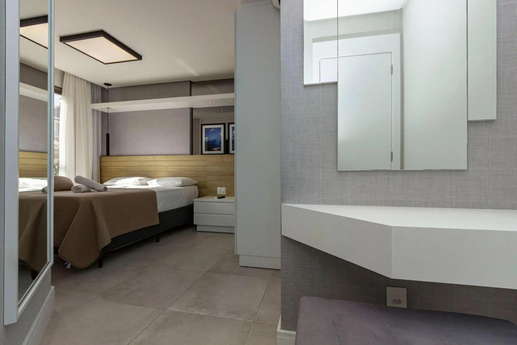 Porto Madero, Condo com Piscina e Academia -Apto 2 dorms 6 pessoas- Centro de Bombinhas