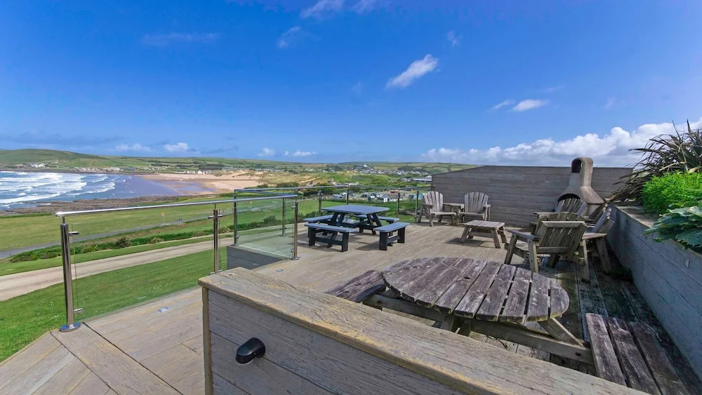 Stables - BEST Sea views in Croyde Sleeps 8