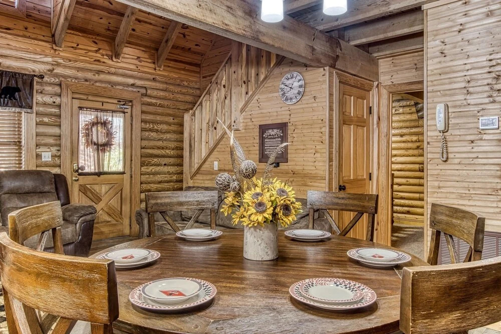 Er20 - Eagles Roost Great Location! - Close To Town! 4 Bedroom Cabin by RedAwning