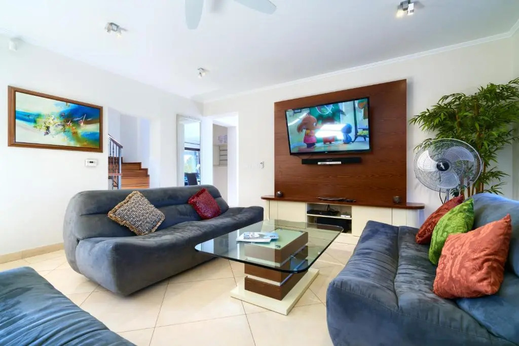 5 bedroom Villa Rio with large private pool and hot tub, Aphrodite Hills Resort