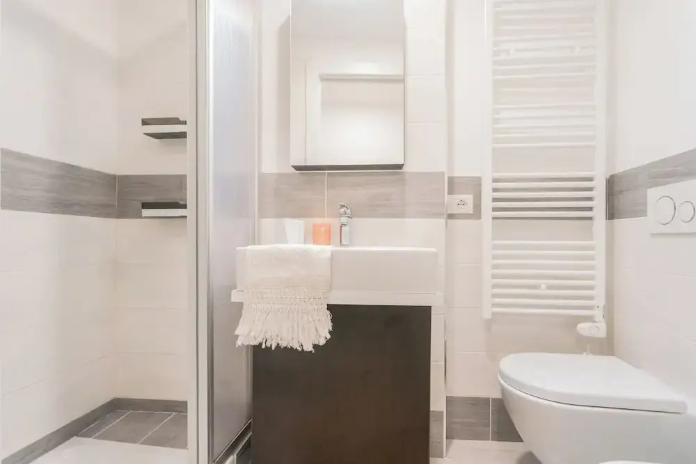 Casa Dani Como Center Parking by Rent All Como