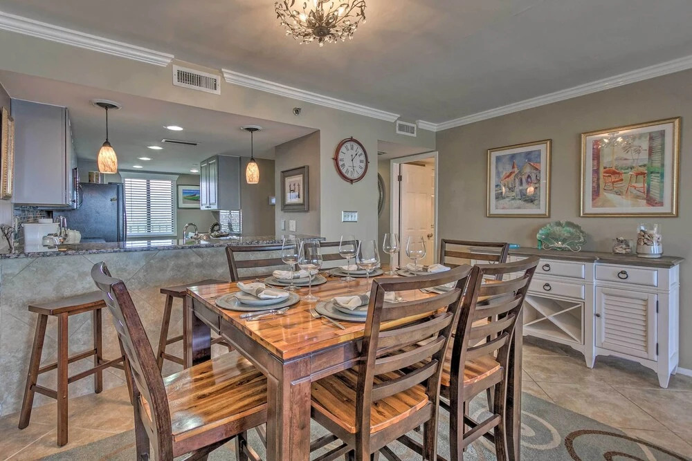 11th-floor PCB Condo w/ Ocean View, Walk to Dining