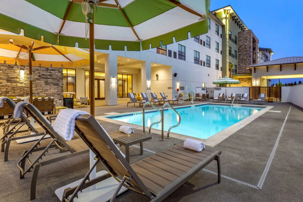 Hotel Centro Sonoma Wine Country, Tapestry Collection Hilton