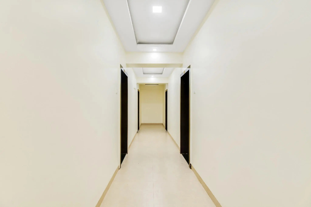 OYO Flagship 60752 V&S Hotel