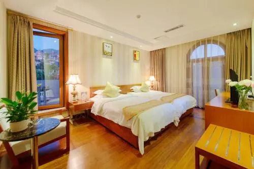 Tengchong Jade Holiday Hotel