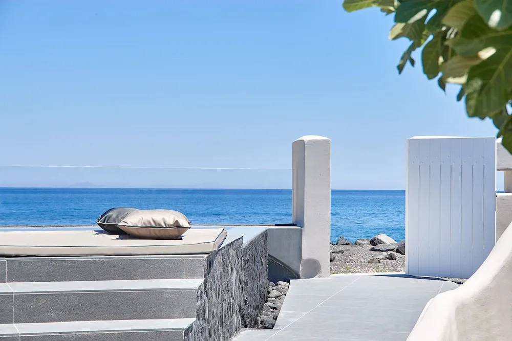 Incognito Beach Villa Santorini