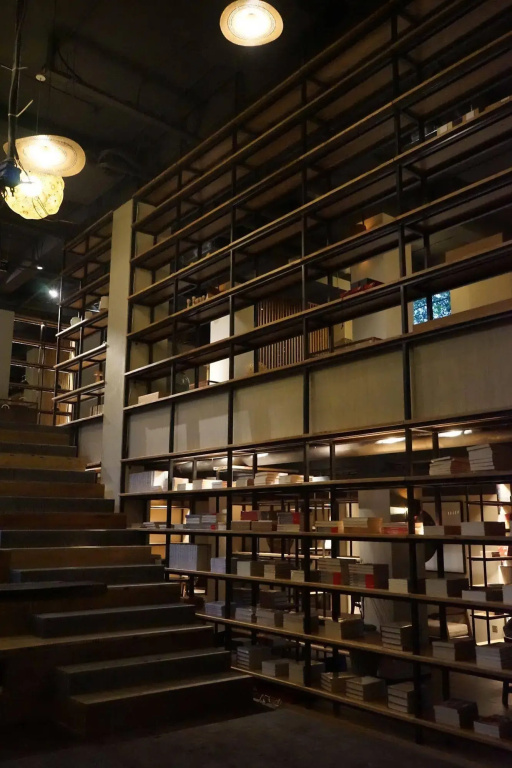 Seclusive Life in Jiangnan •Canal Yard
