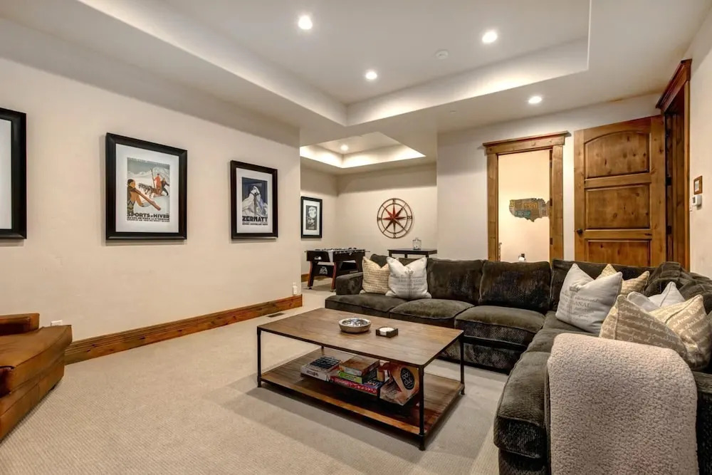 The Lookout 4 Bedrooms PLO-6590 by KBM