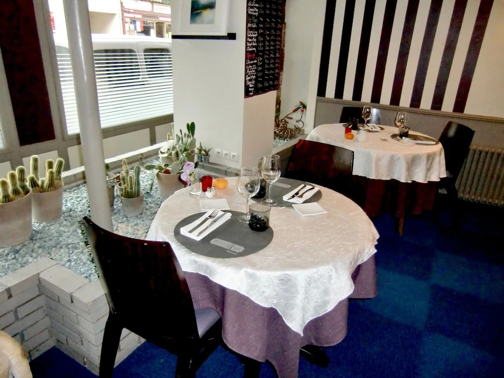 LOGIS Hotel-Restaurant Le Relais dAligre