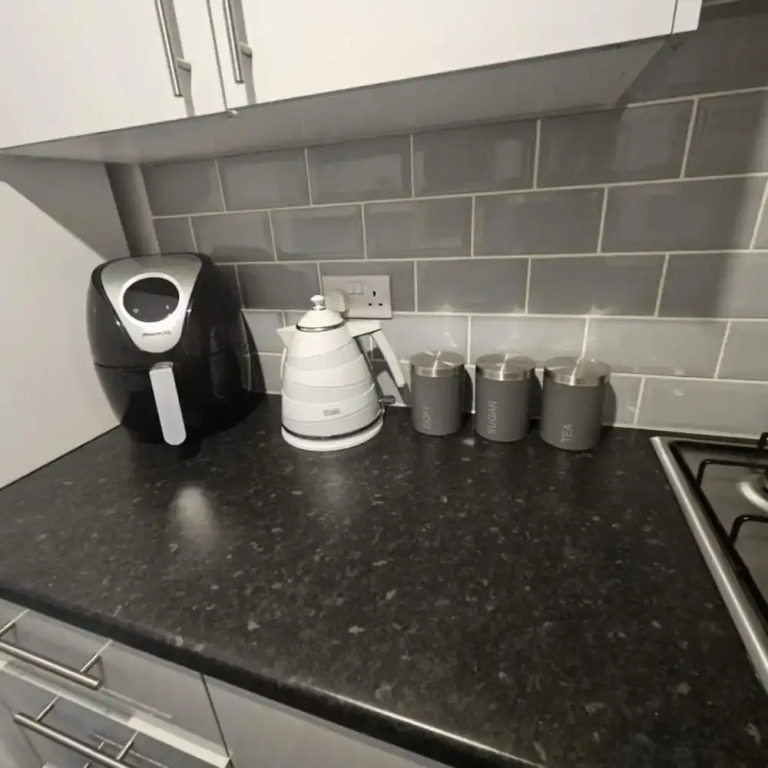 Charming Newcastle Home With Garden, Perfect for Families & Contractors