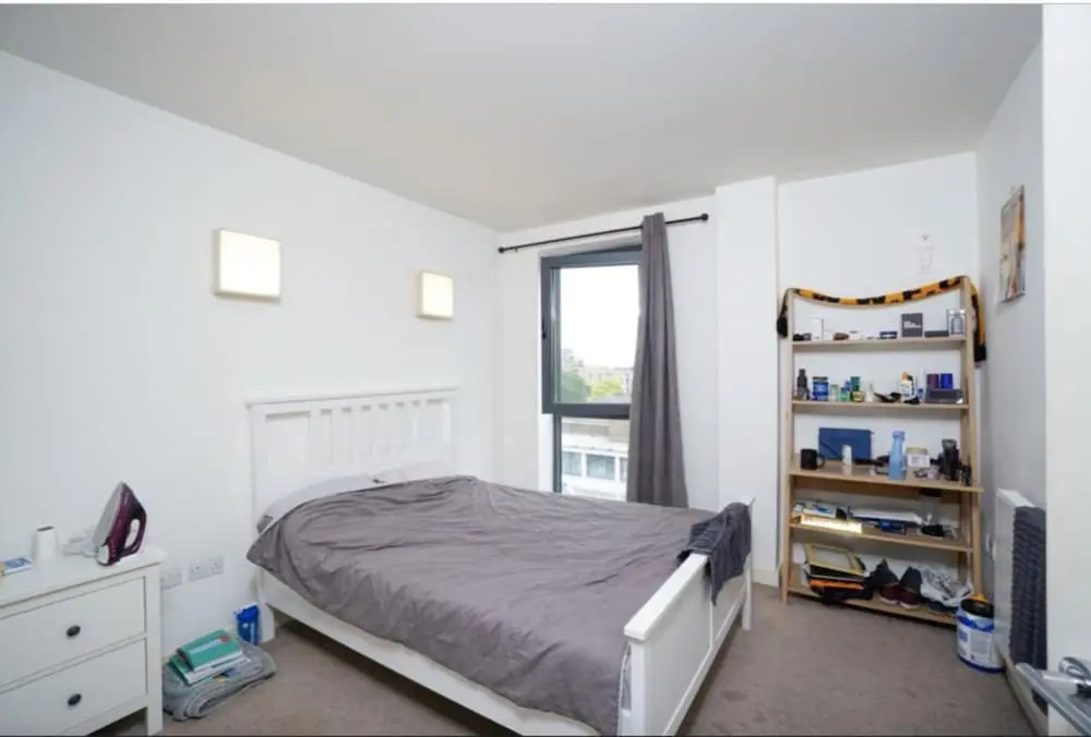 Modern 4 Bedroom Canal-side North London Flat