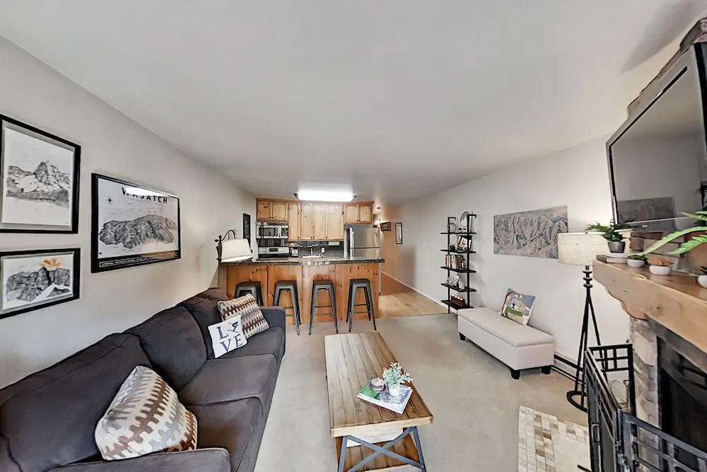 Spacious Modern With Private Saltwater Pool 1 Bedroom Condo