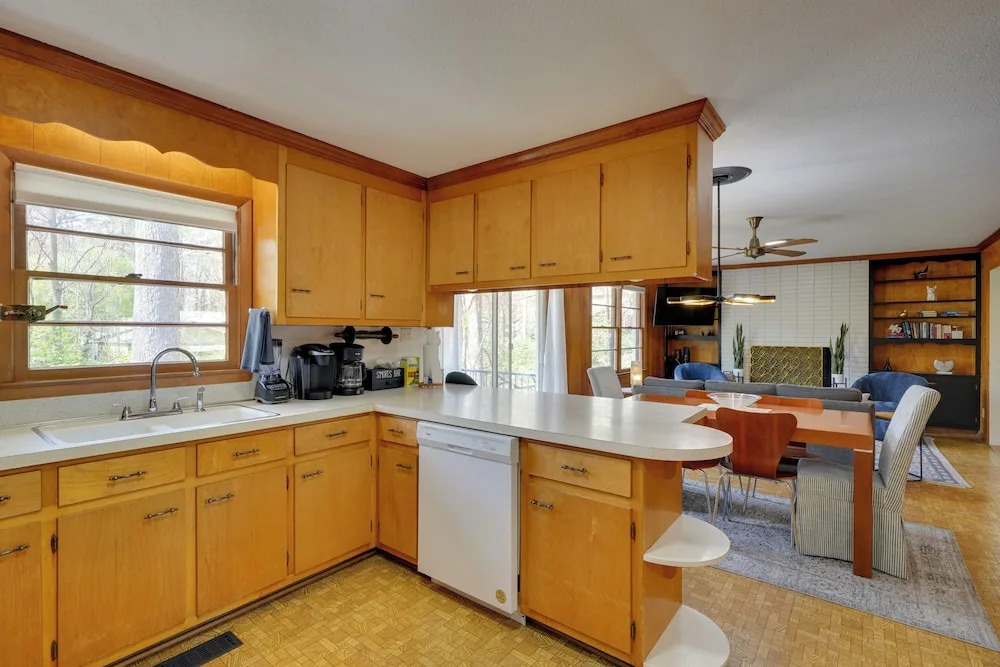 Quiet Downtown Cary Home w/ Screened Porch
