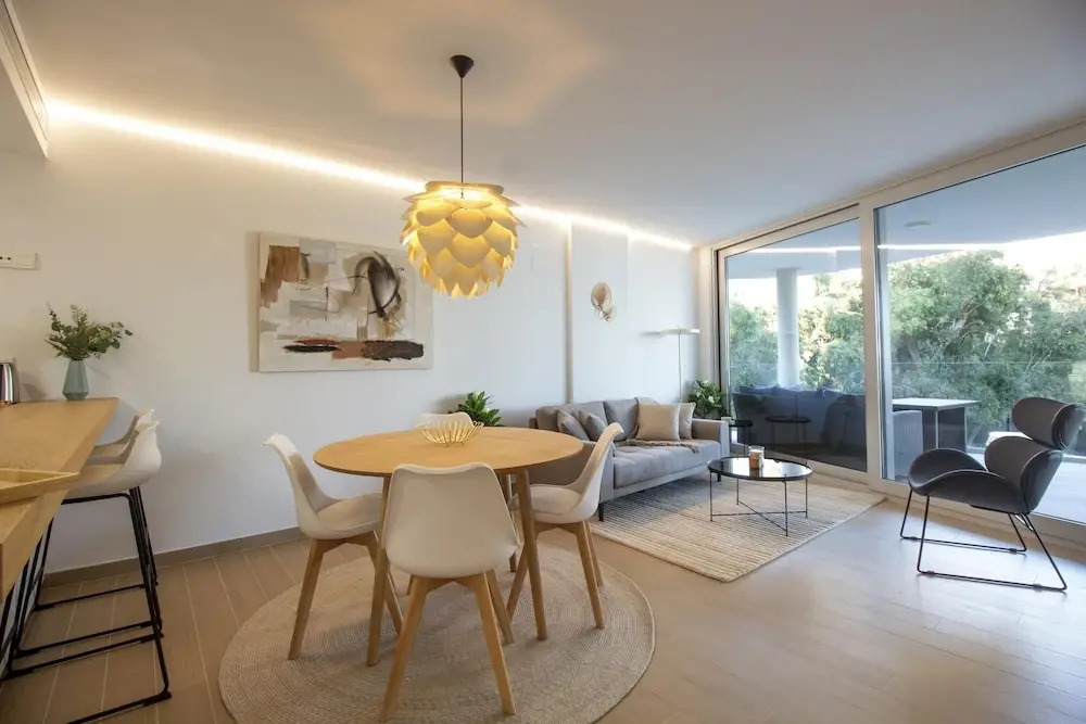 Sea View Apartment Near The Beach