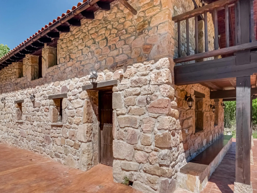 Rustic Holiday Home in Merilla with Valley View