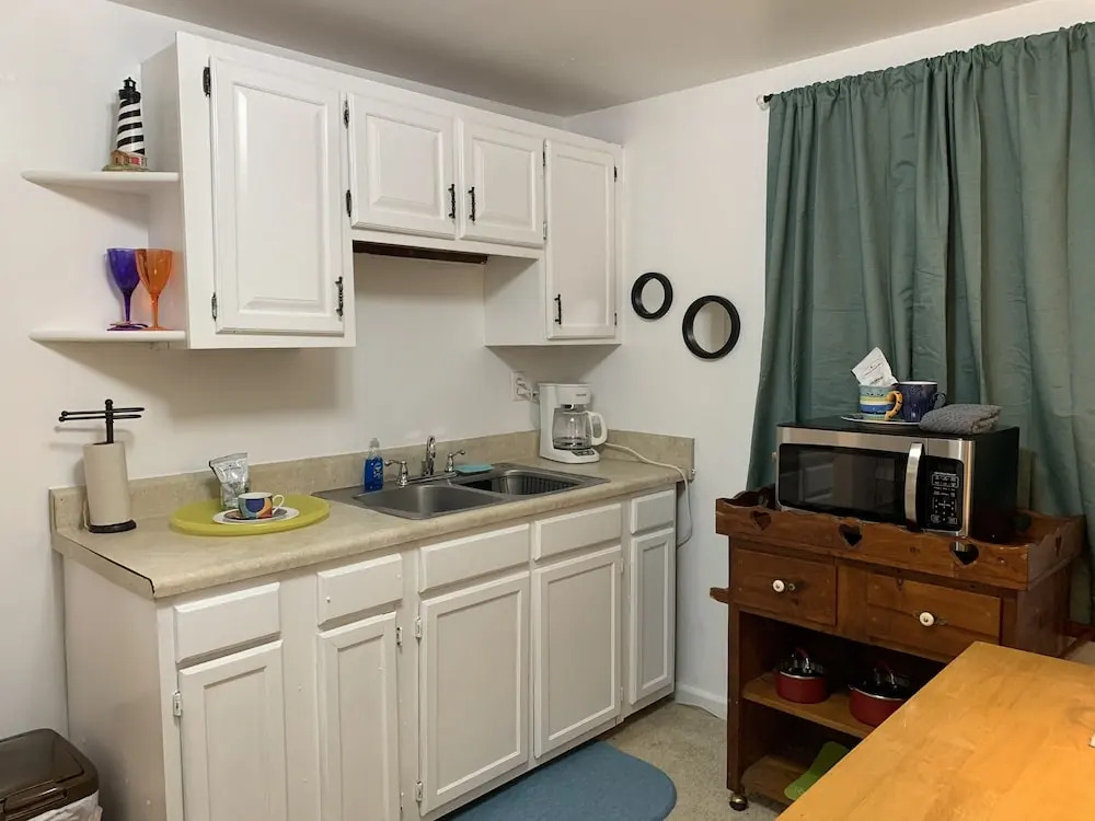 Beach Side Studio #2 Apts by RedAwning