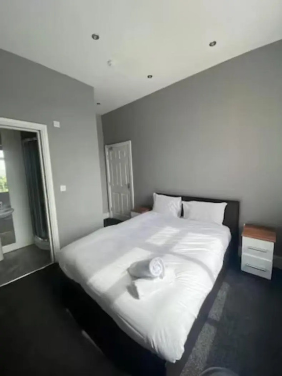 Extra Large Six Bed Six Bath Townhouse