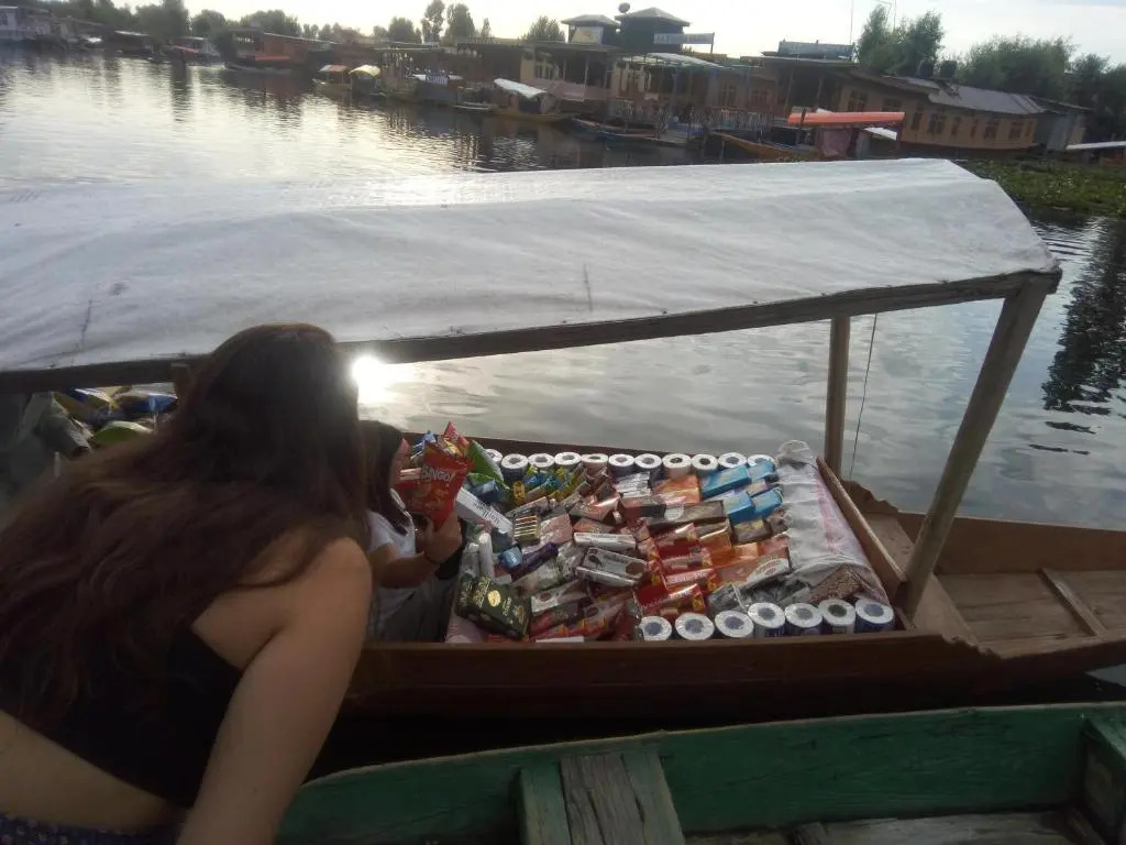 Houseboat New Suzan