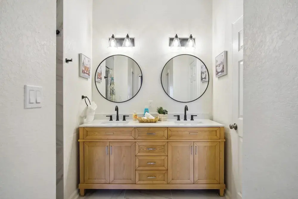 Sleek 4br/3ba Urban Living w/ Downtown Views!