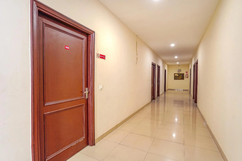 FabHotel Grand Inn