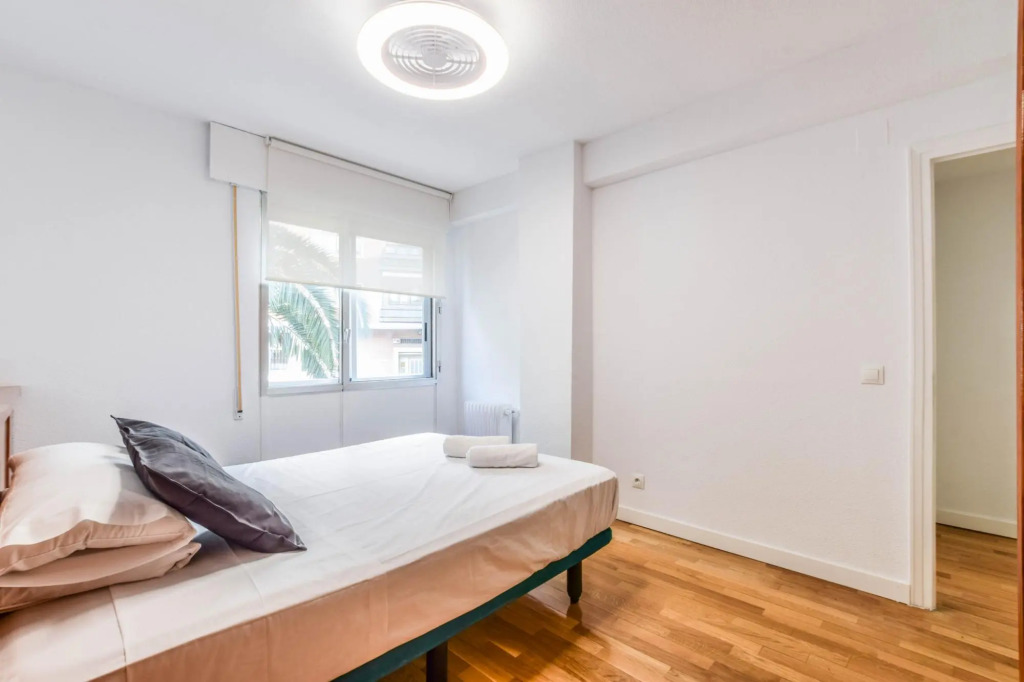 Alcalá I in Madrid with 3 bedrooms and 2 bathrooms
