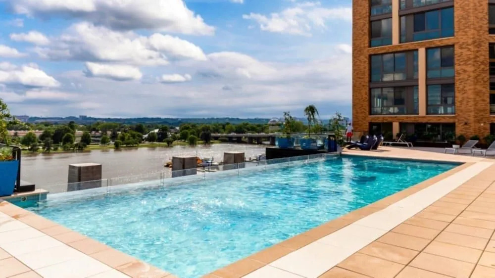 Global Luxury Suites at The Wharf