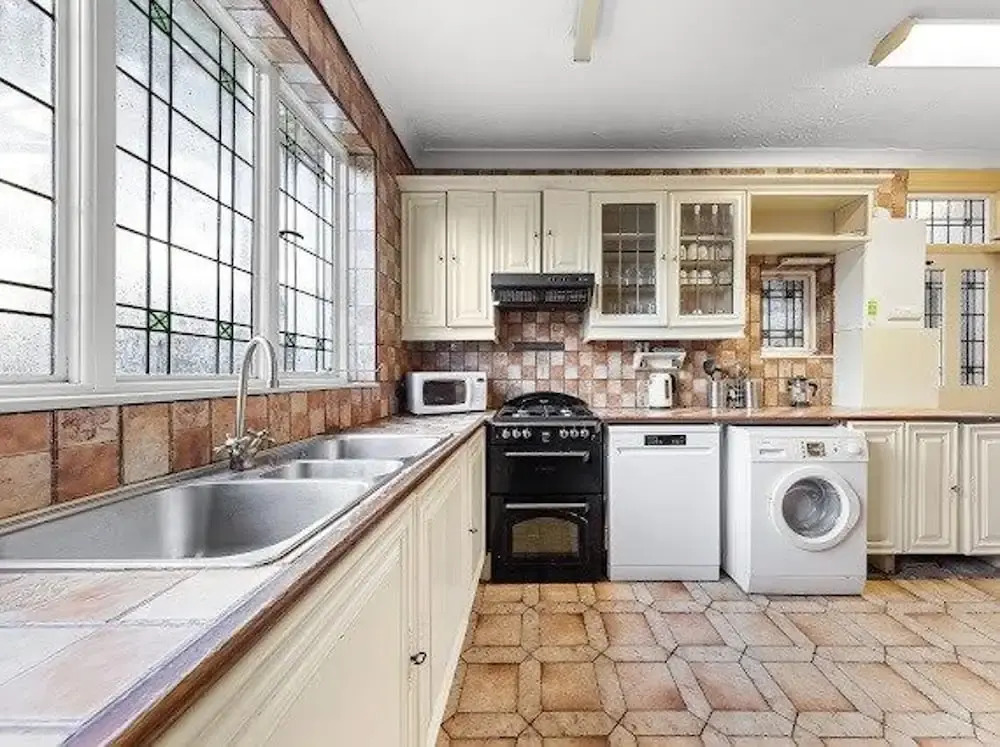 Spacious Home With Private Parking