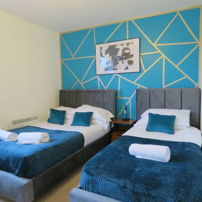 Tudors eSuites Two Bedroom & Balcony