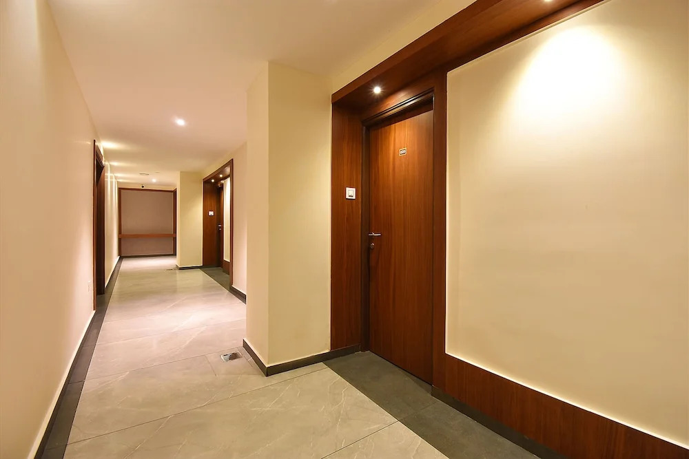 Fabhotel High Rise