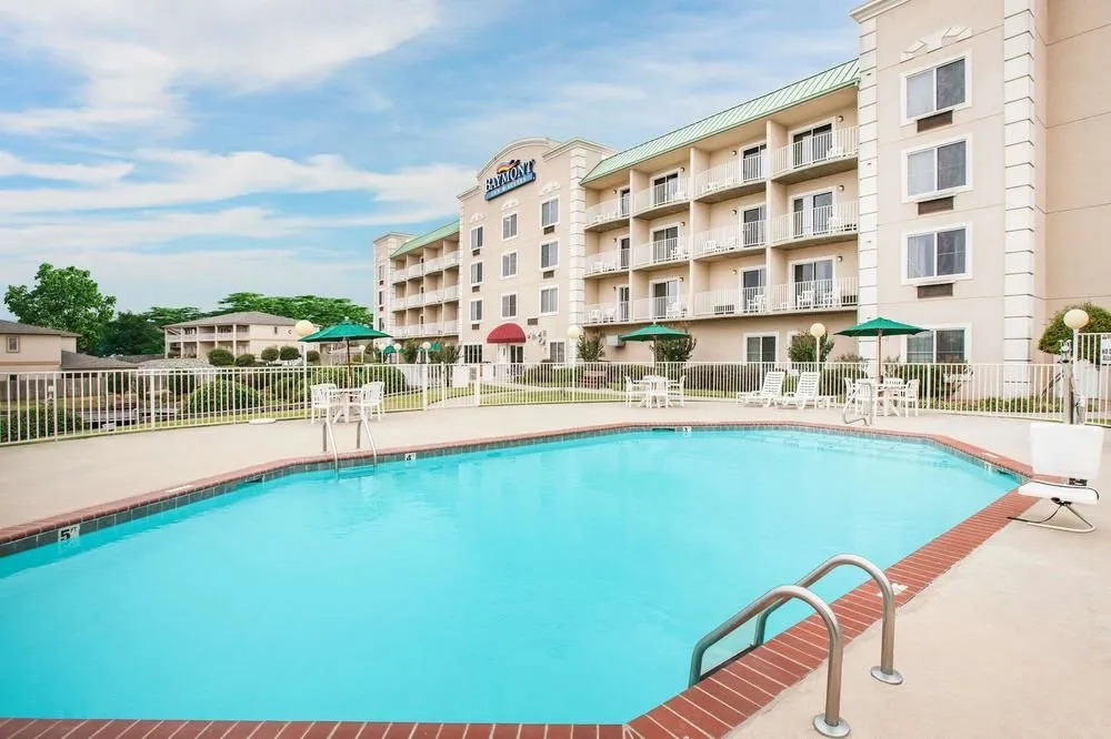 Baymont on the lake by Wyndham Hot Springs