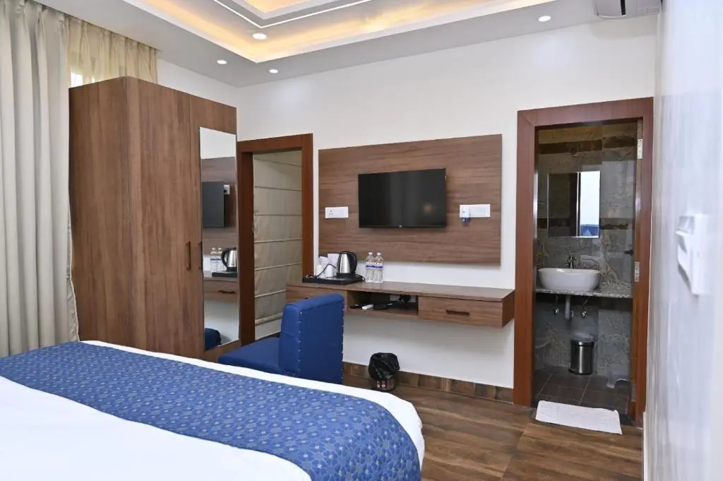 FabHotel Vatsa Residency