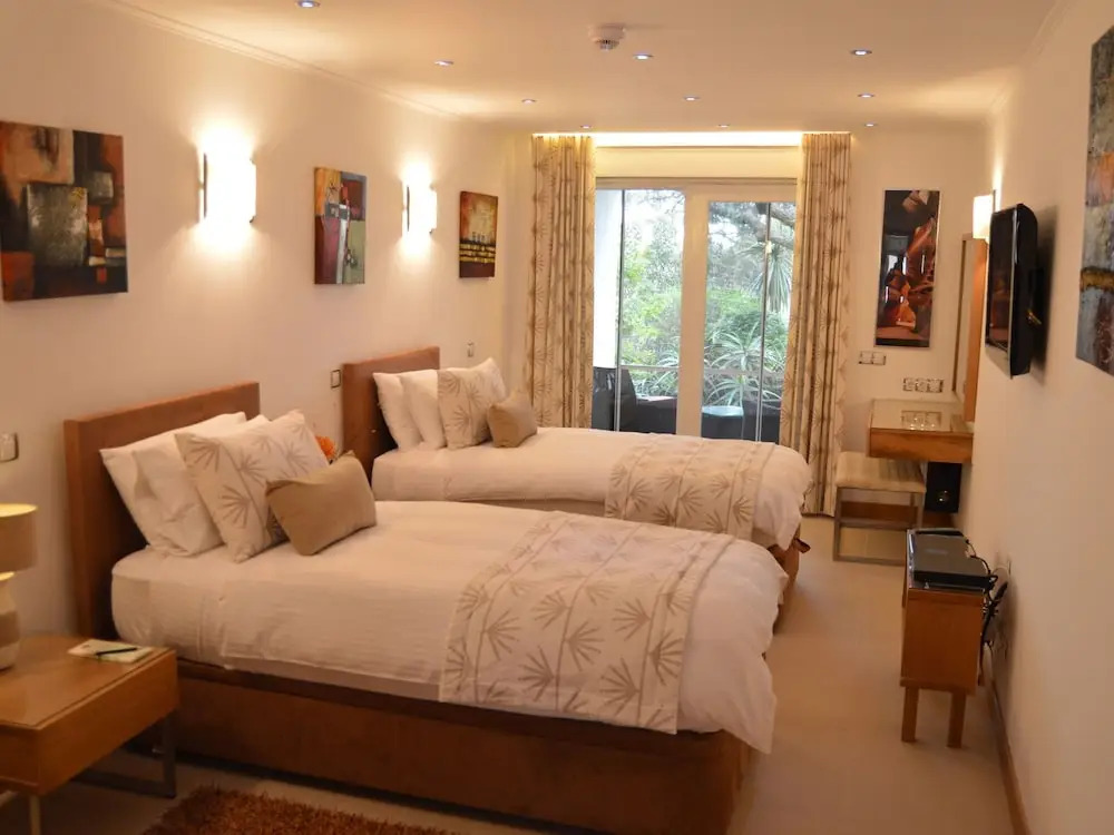 Luxury 5 Bedroom Villa with Private Pool on Funchal Ridge near Lagos