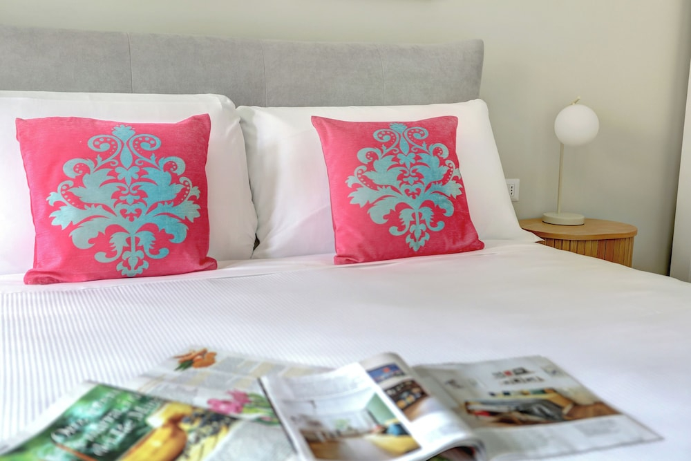 San Giovanni Appia Park Modern Apartment with Balcony Metro A 10 Min City Center