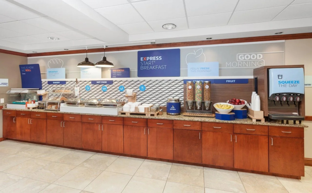 Holiday Inn Express Hotel & Suites Tilton - Lakes Region