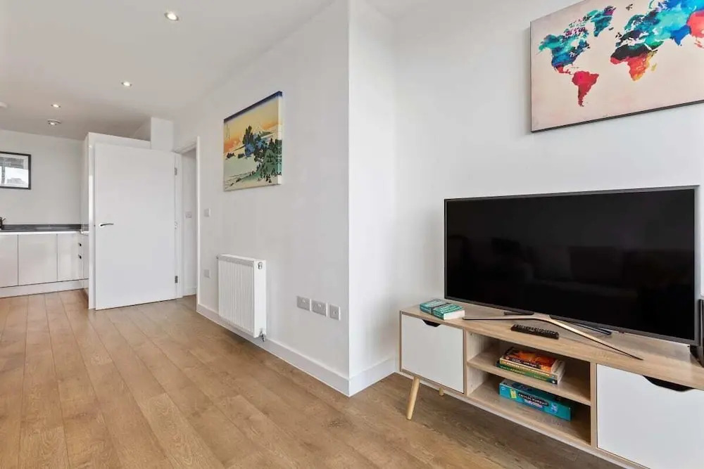 Modern 1bed W/balcony in Bromley, 7mins to Tube