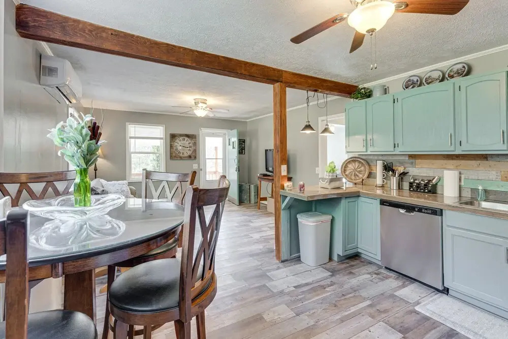 Lovely Smoky Mountain Cottage w/ Deck + Views!