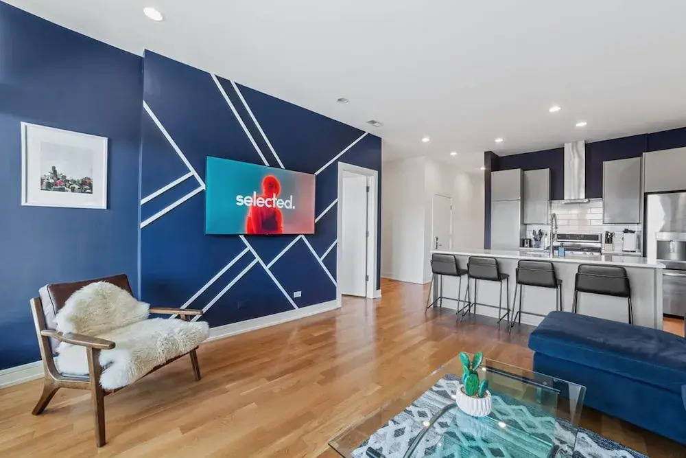 Spacious 4BR 2BA Unit in Ukrainian w 2 Balconies